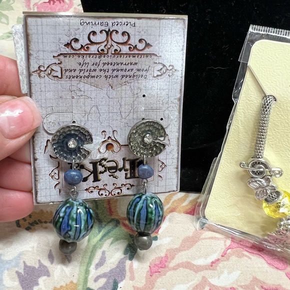 earring & bracelet - Picture 2 of 6